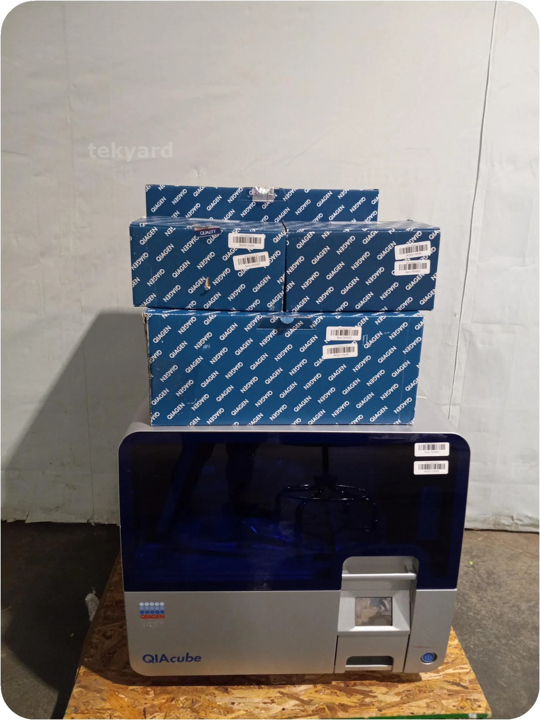 QIAGEN QIAcube DNA extractor