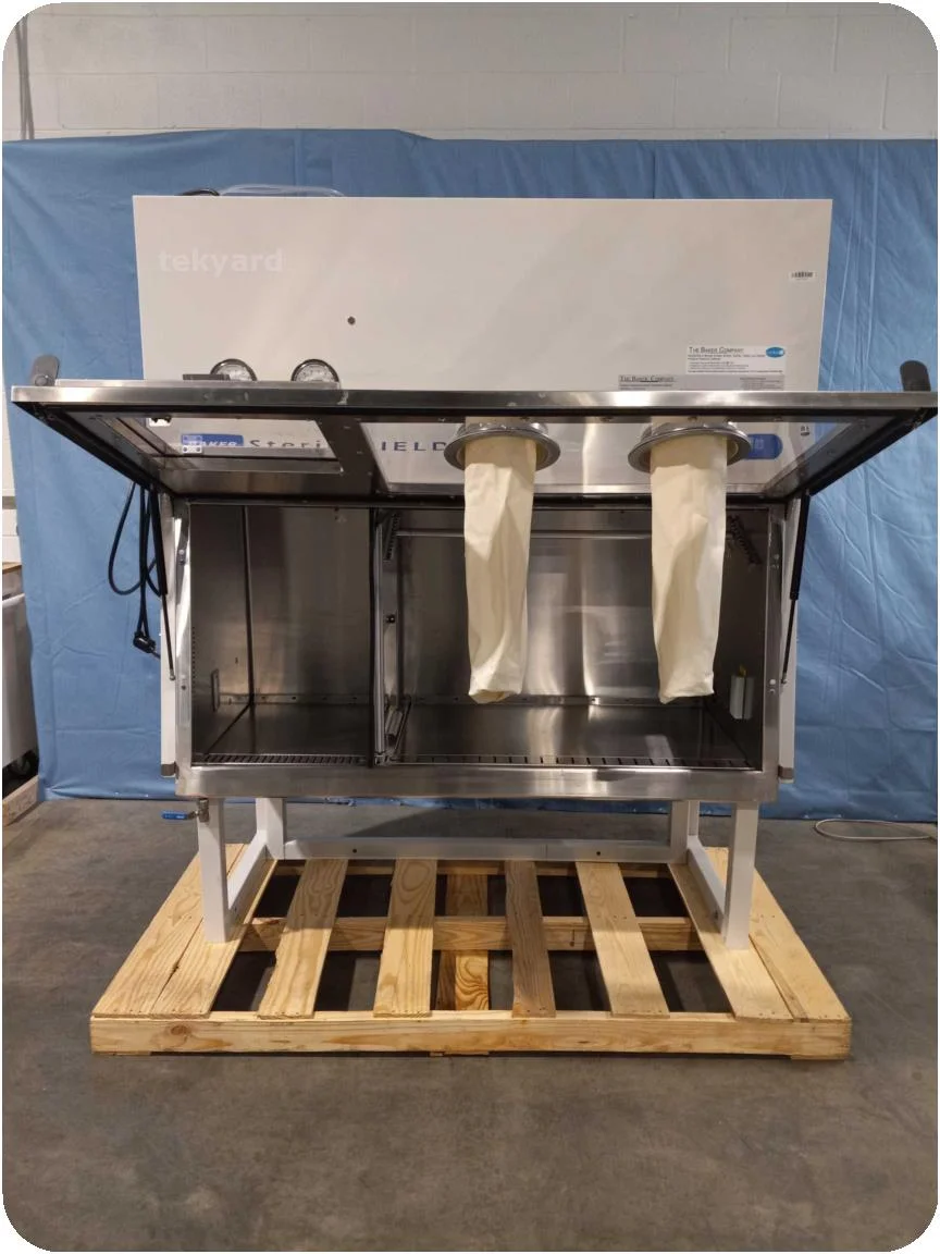 THE BAKER COMPANY SterilShield SS-500 Glove box