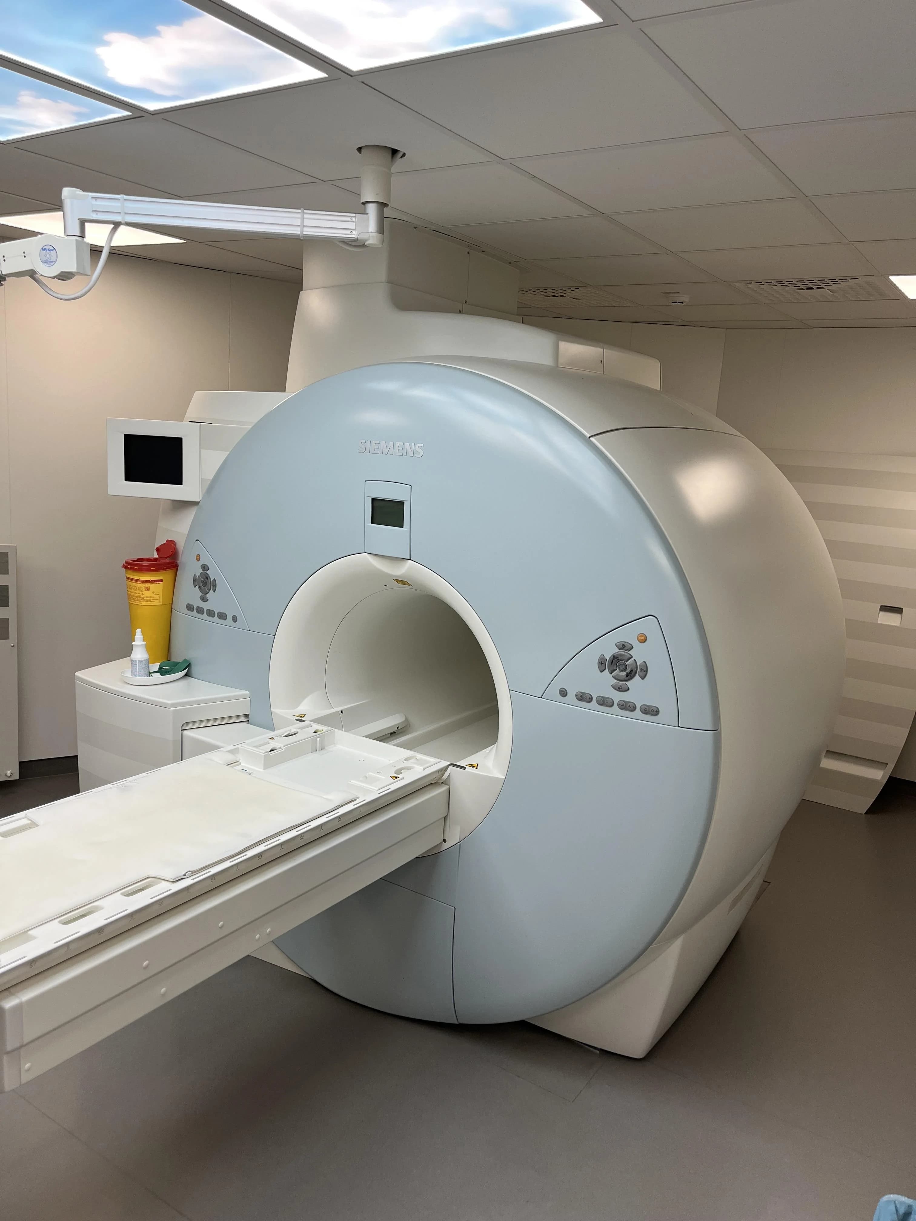 SIEMENS MAGNETOM Avanto 1.5T MRI machine