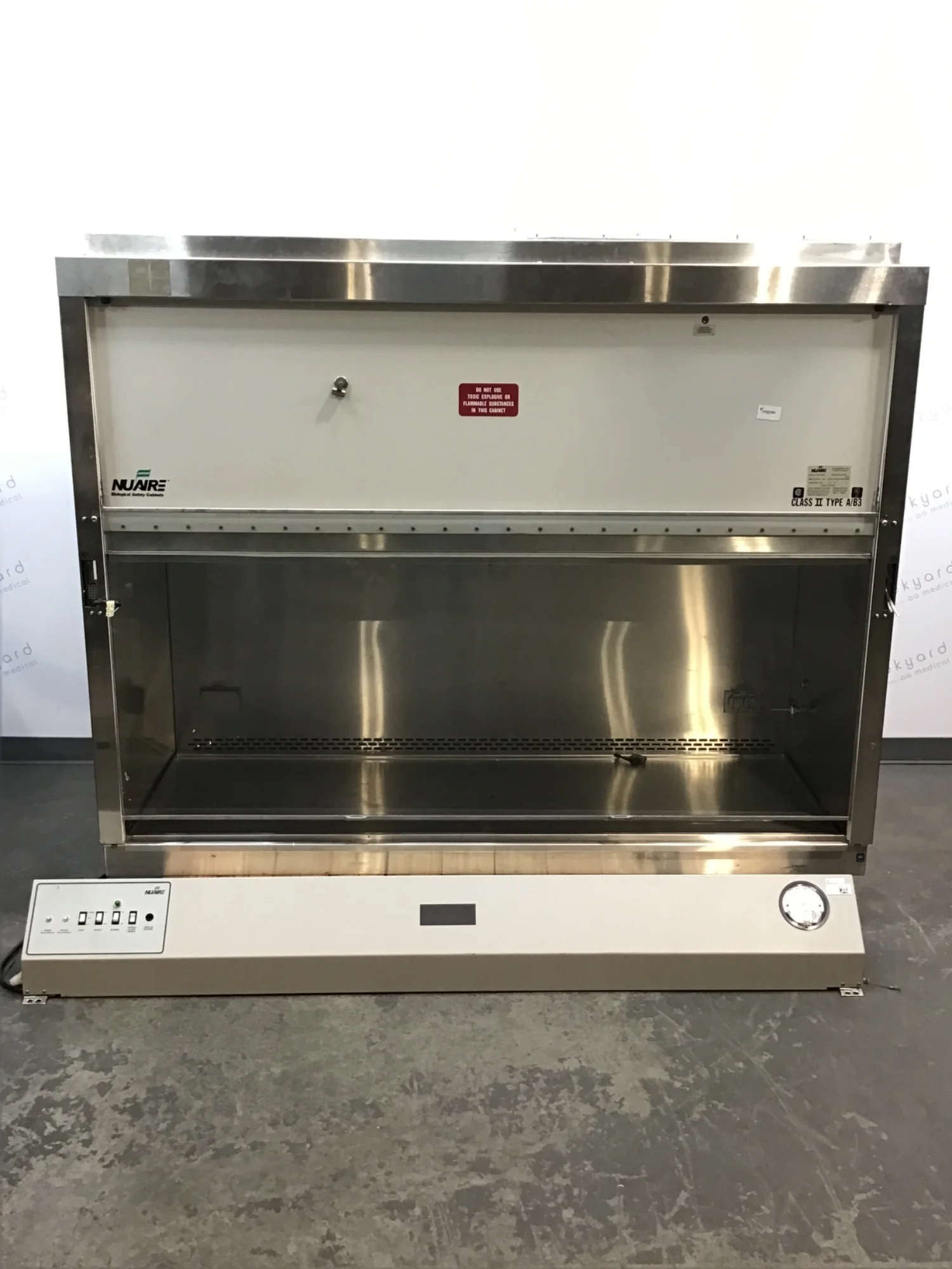 NUAIRE NU-425-600 Microbiological safety cabinet