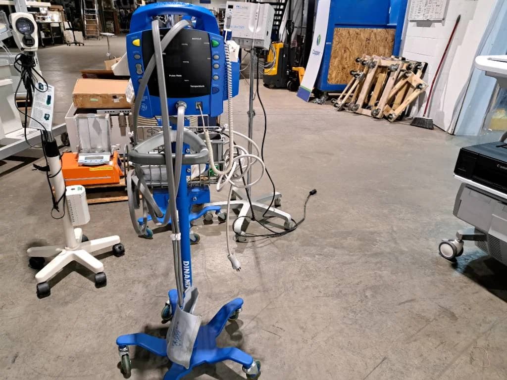 GE Dinamap ProCare 200 Patient monitor