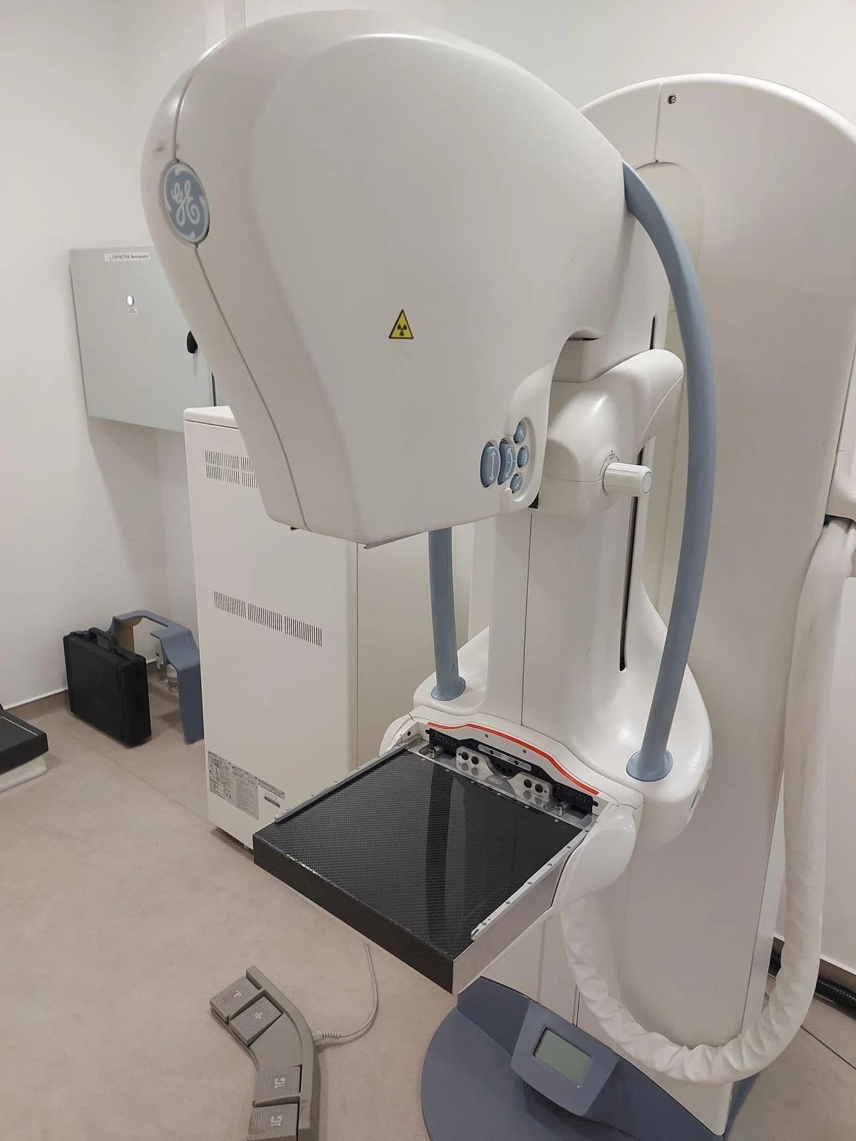 GE Senographe Essential Mammography Machine