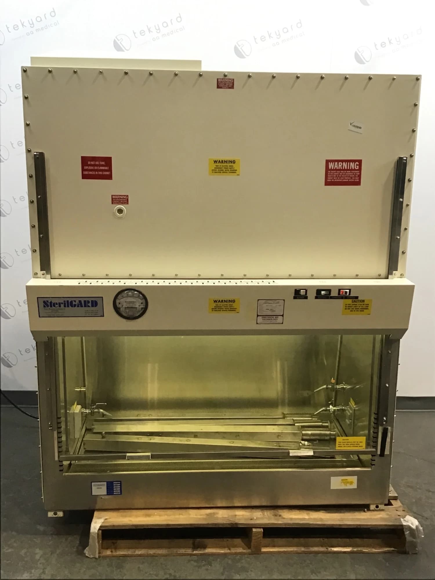 THE BAKER COMPANY SterilGARD II SG-400M Laboratory fume hood