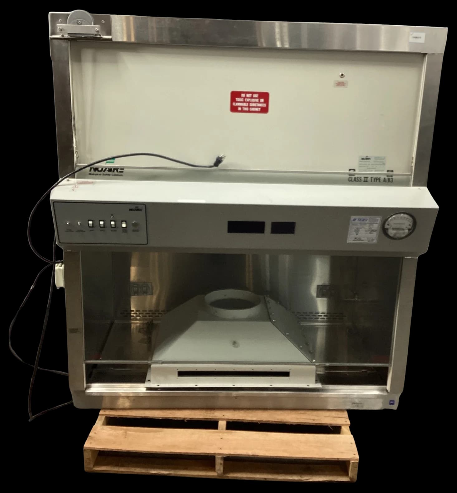 NUAIRE NU-425-400 Laboratory fume hood
