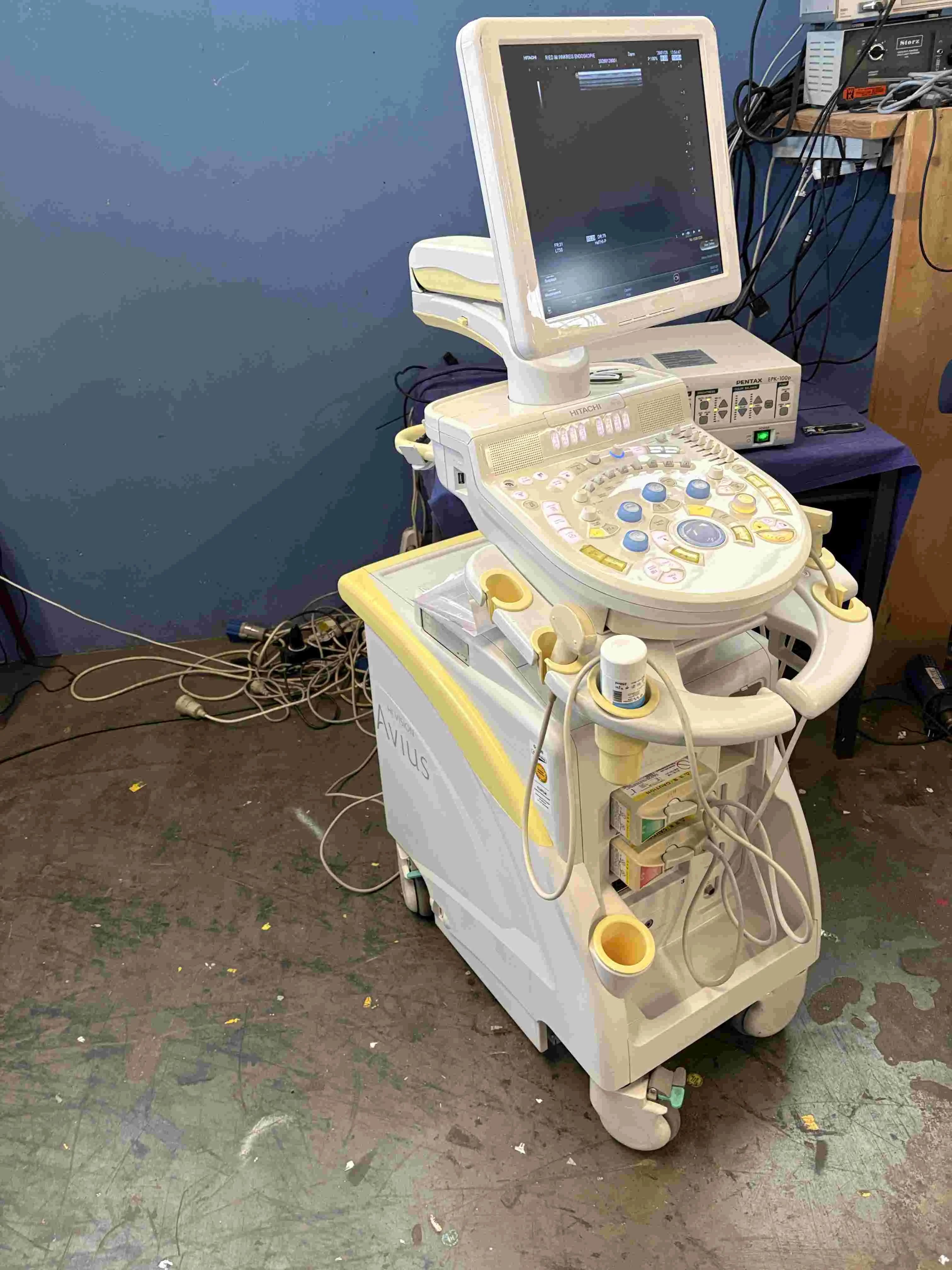 HITACHI HI VISION Avius Ultrasound Machine