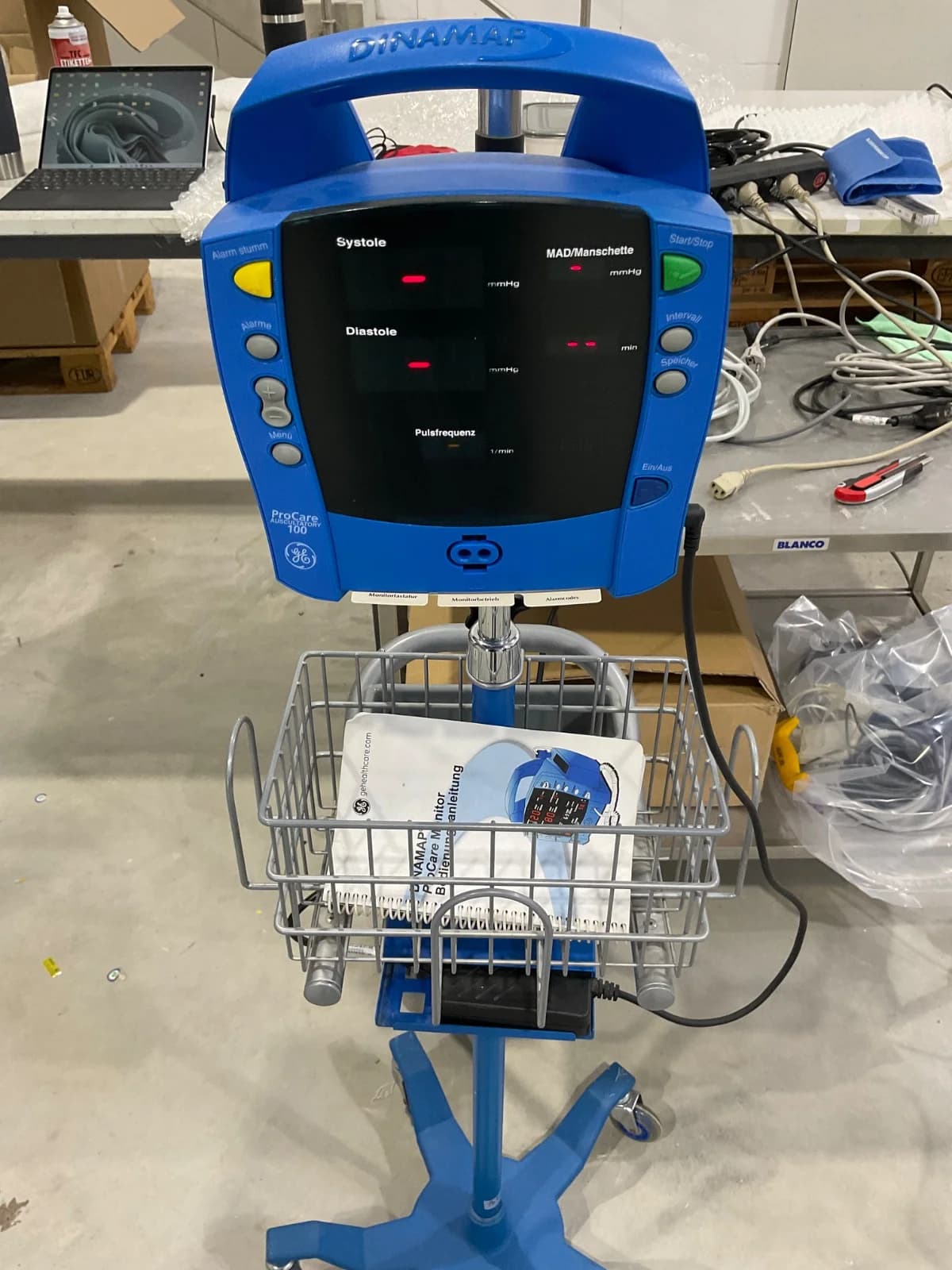 GE Dinamap ProCare 100 Patient monitor