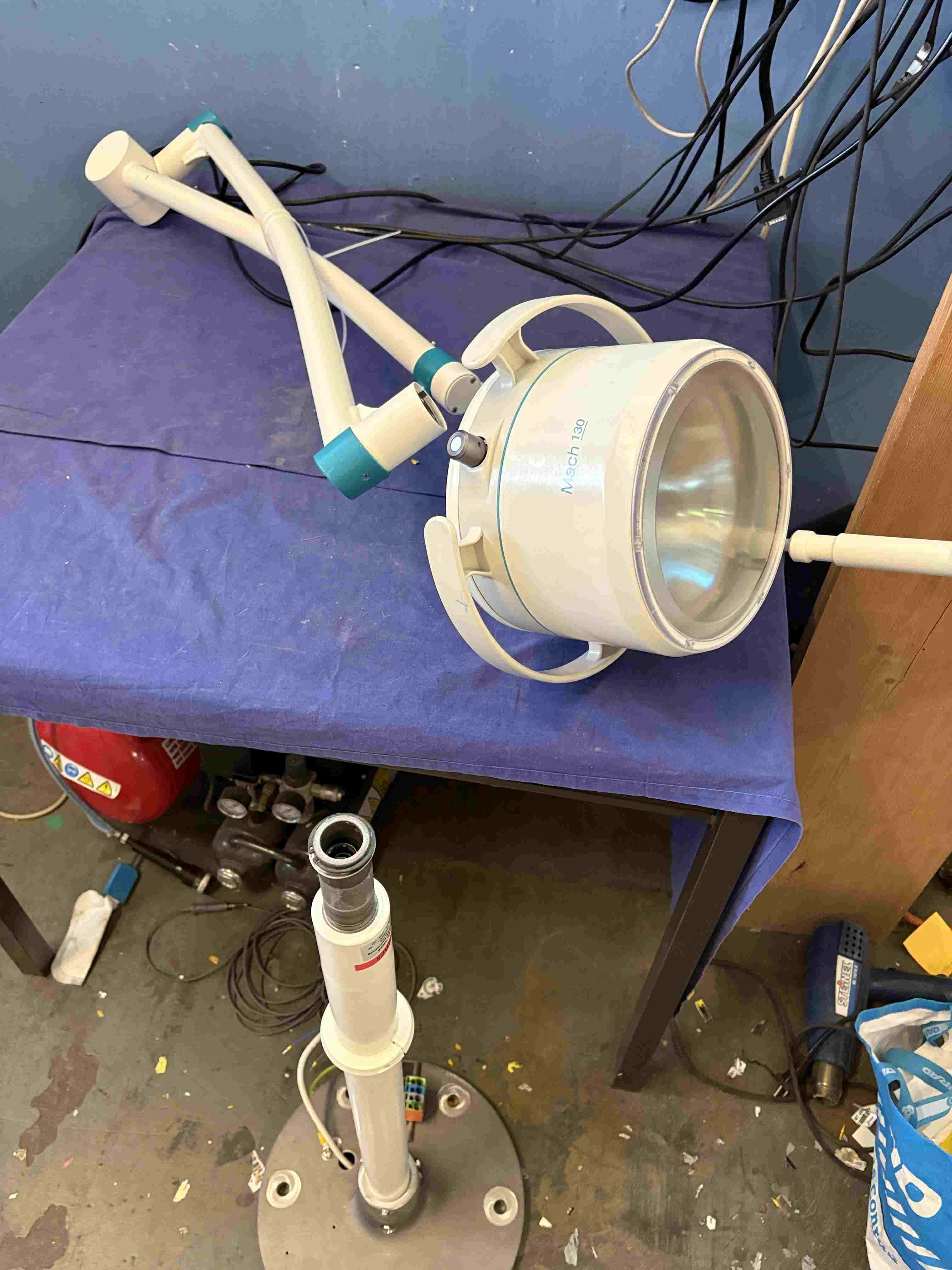 DR. MACH LED 130F Surgical light