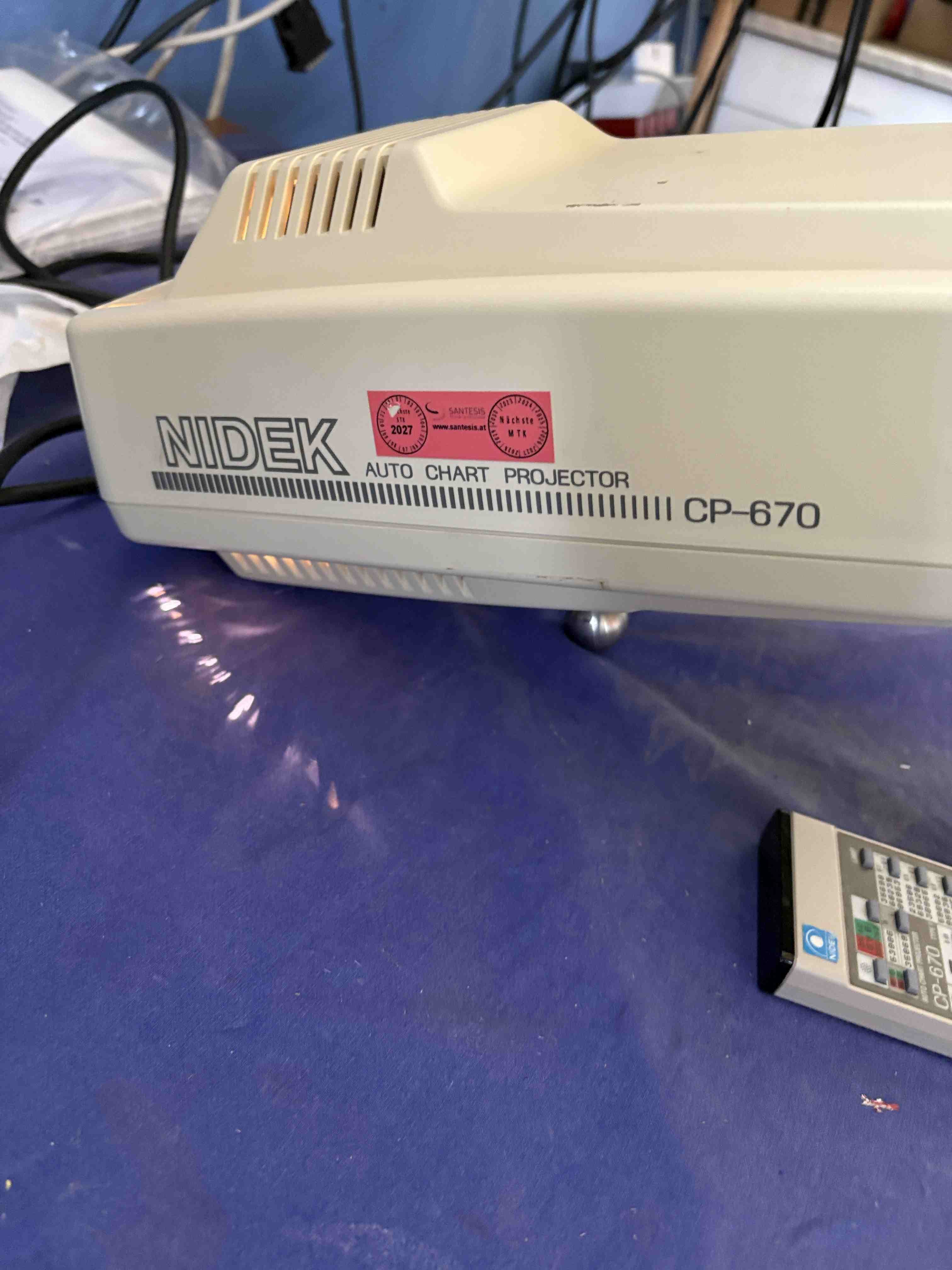 NIDEK CP 670 Ophthalmic chart projector
