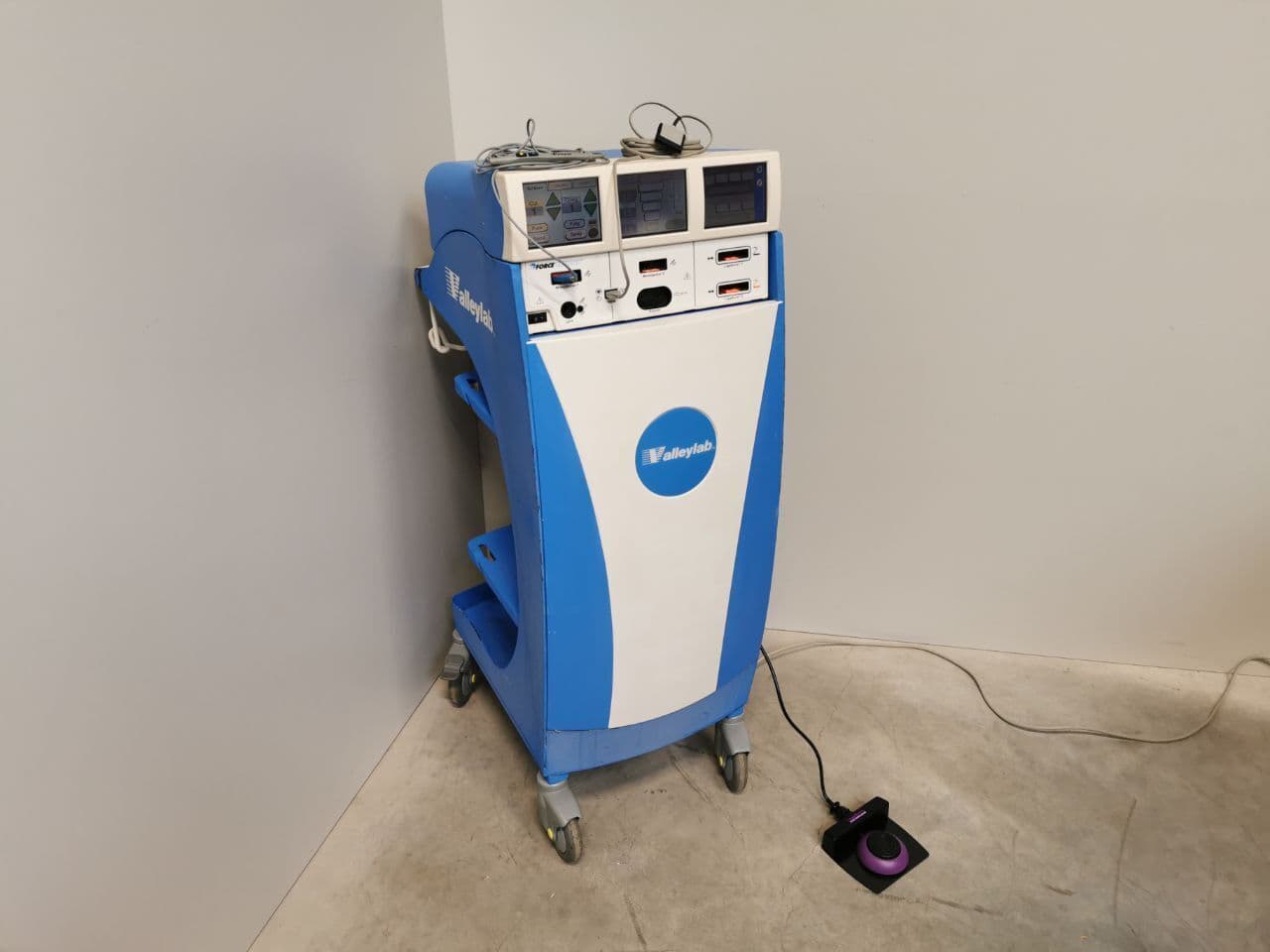 VALLEYLAB Force Triad Electrosurgical Unit