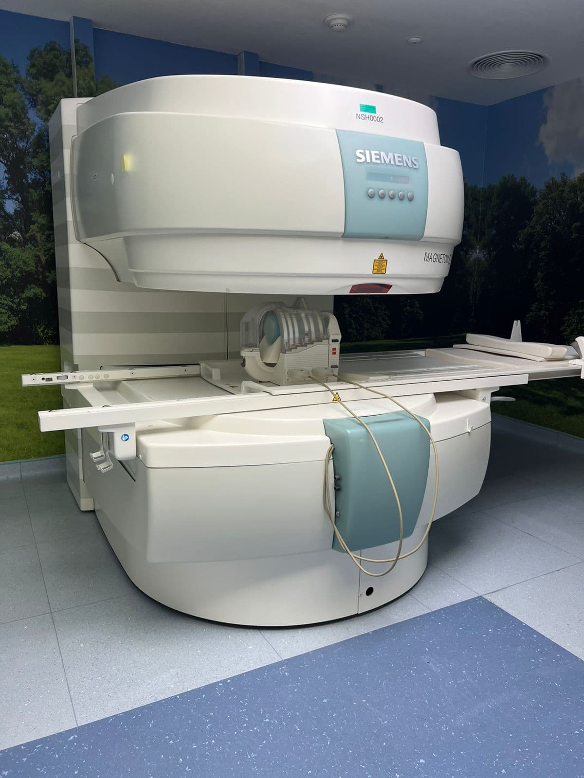 SIEMENS MAGNETOM C 0.35T MRI machine