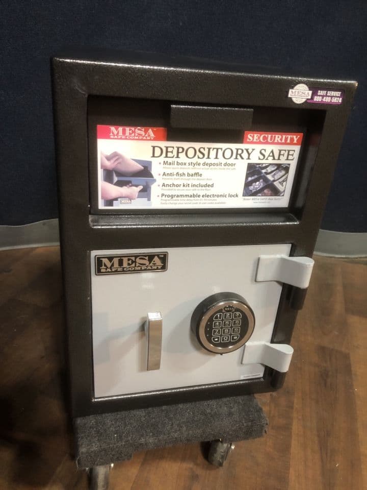 For Sale MESA SAFE CO. MFL2014E Depository Safe