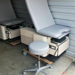 For Sale ENOCHS Power Exam Table 4000 foot control w Lt Gray/ Graphite Upholstery Tan Base Exam Table