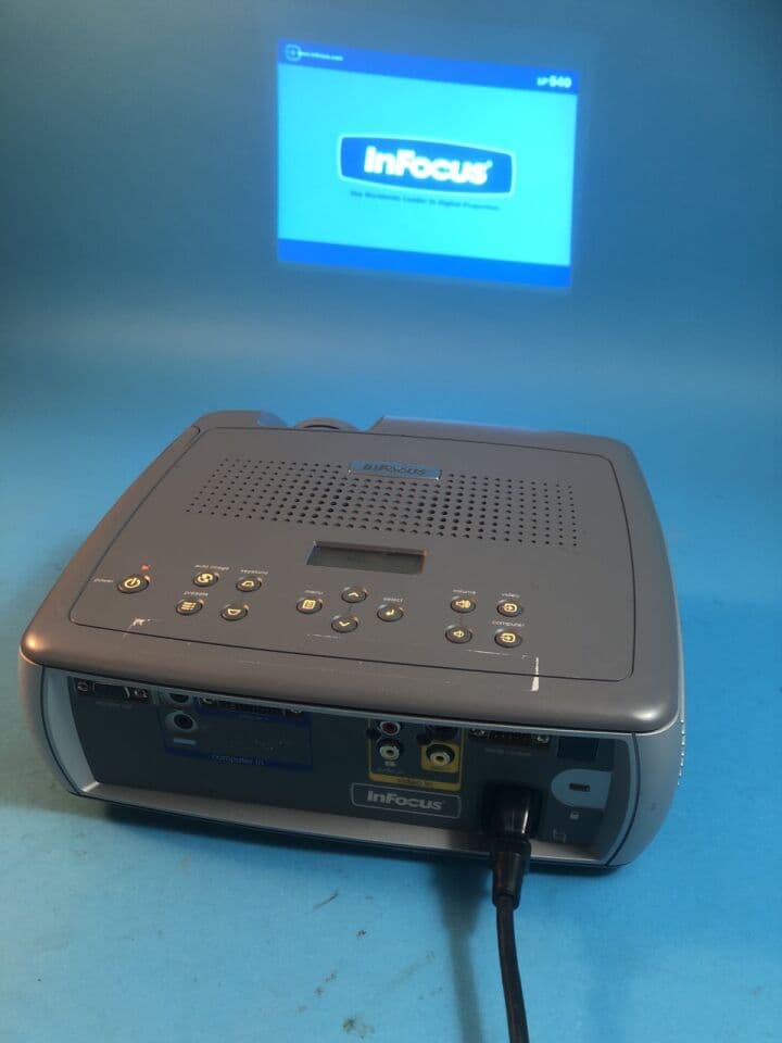 For Sale INFOCUS LP540 LCD Video Projector