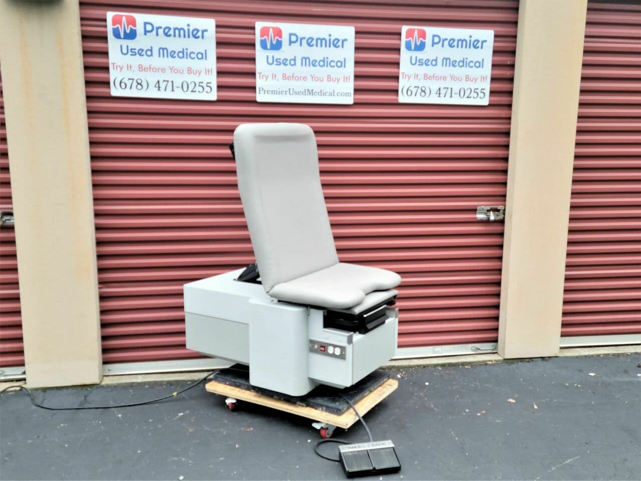 For Sale ENOCHS Power Exam Table 4000 foot control w New Graphite Upholstery White/Gray Base Exam Table