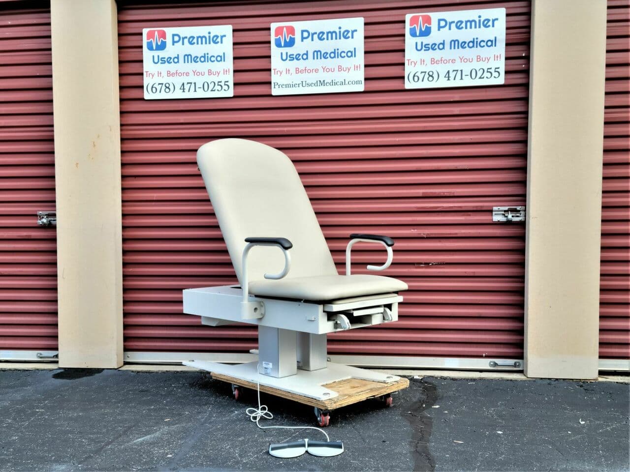For Sale INTENSA 460 Power Table w Original Creme Upholstery (Foot Control) Exam Table