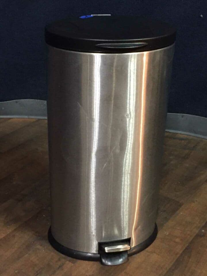 For Sale Waste receptacle with lid: