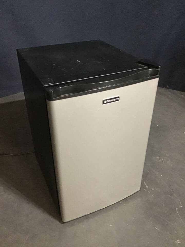 For Sale EMERSON CR275BSE2 Compact Refrigerator