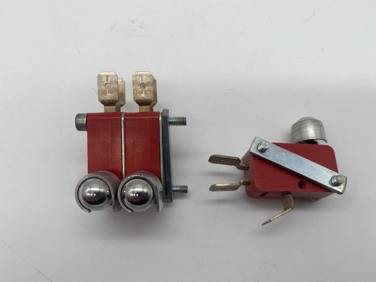 For Sale SIEMENS Arcadis Avantic Gen II MICROSWITCH 1U 250V 6A C-Arm Parts P/N 01070721