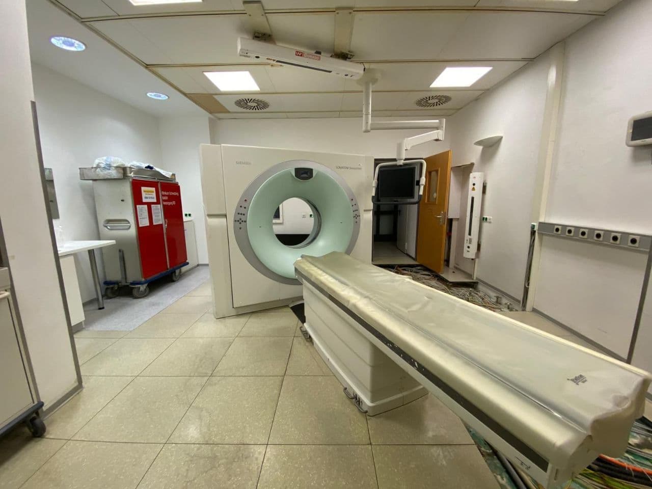 For Sale SIEMENS SOMATOM Sensation CT Scanner