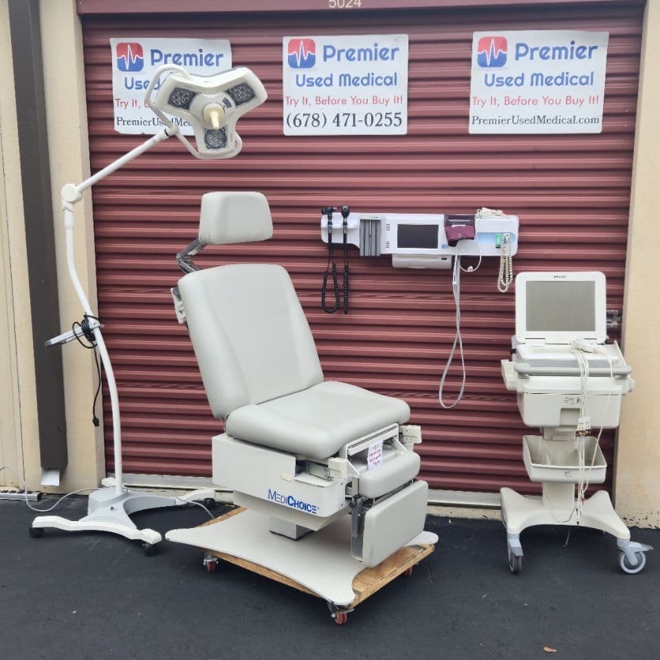 For Sale UMF MediChoice 5020 with Original Lt Grey Upholstery & Hand Control Exam Chair