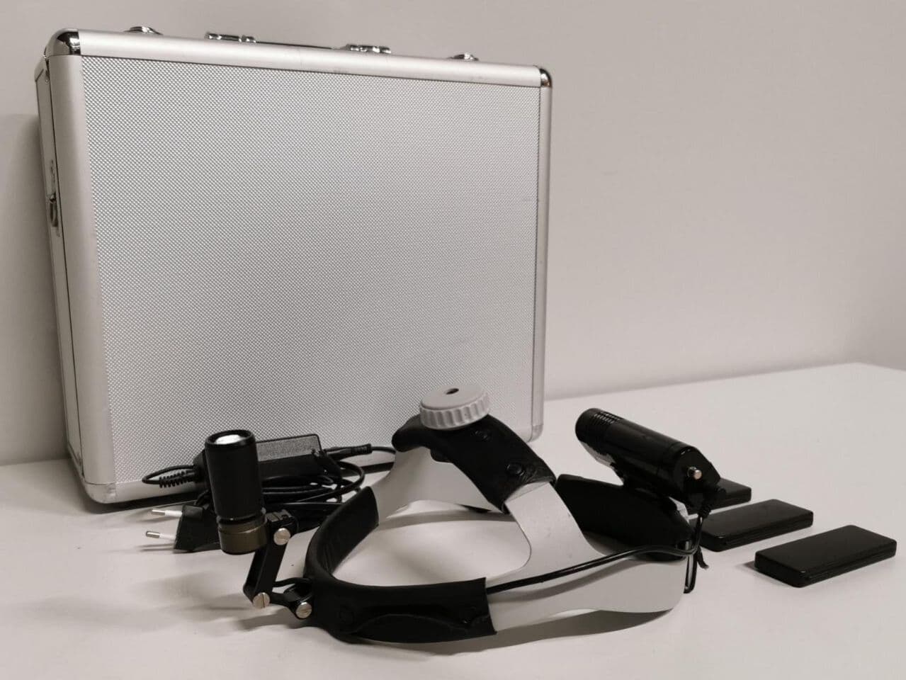 For Sale LINDKVIST UltraView WL Standardset 96100 Surgical Headlight