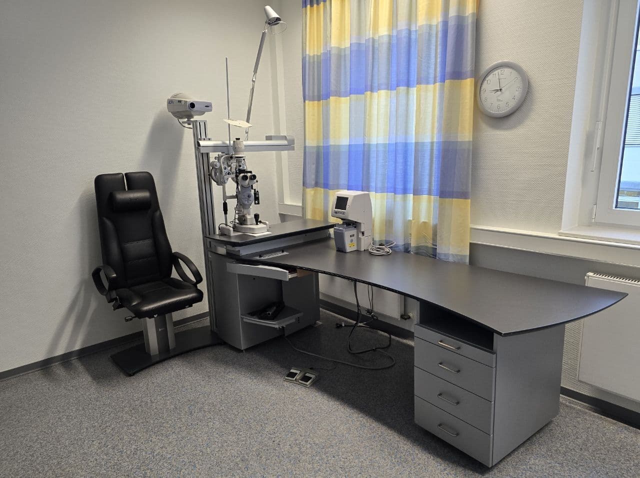 For Sale TOPCON ACP-8 EM / SL-D7 / EZ-200 / DC-1 / Haag-Streit AT 900 Refraction Unit