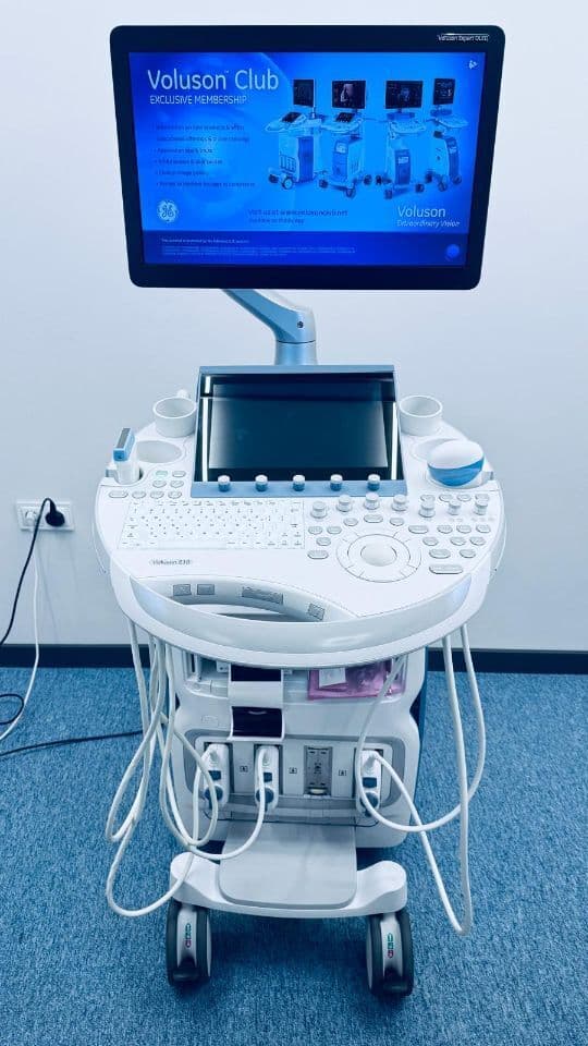 For Sale GE VOLUSON E10 BT 21 YOM: 2020 Three probes OB / GYN Ultrasound