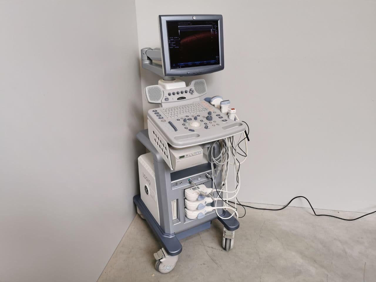 For Sale GE HEALTHCARE LOGIQ P5 GE Healthcare LOGIQ P5 Ultrasound System